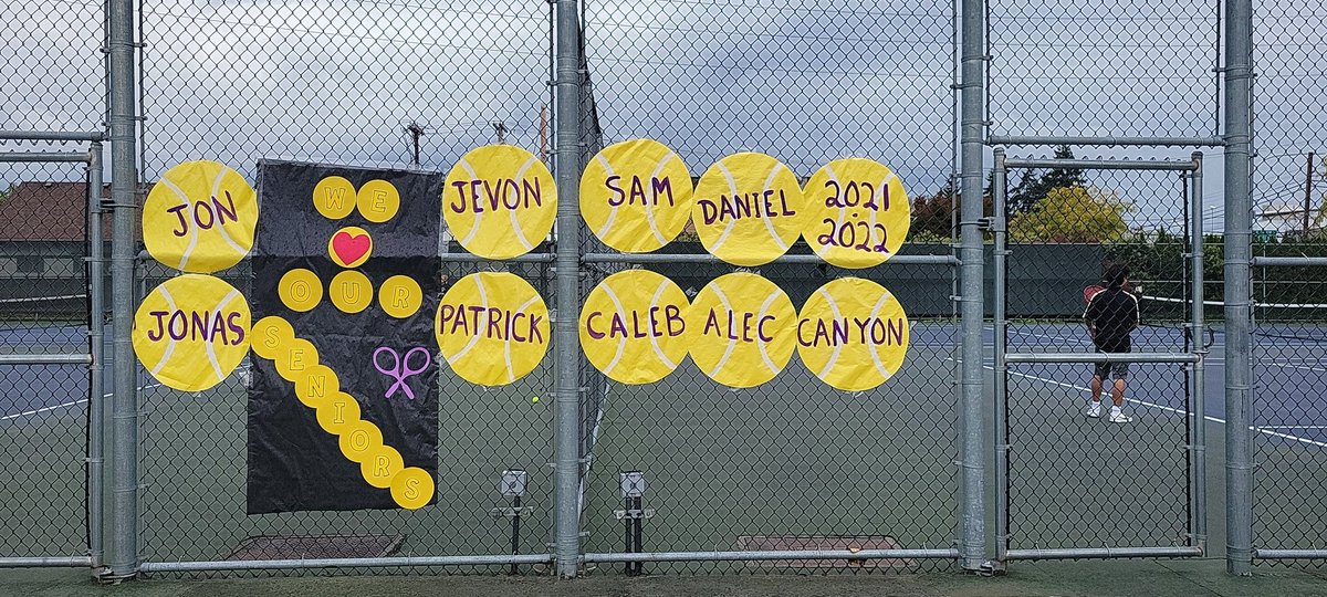 brooks_hazen's tweet photo. Senior day! https://t.co/DDRggcKZdD