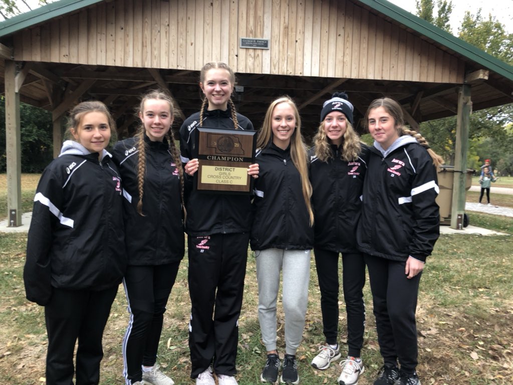 Lady Huskies win district cross country title. On to state.