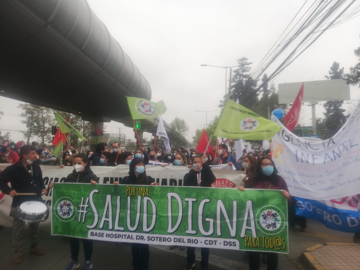 MatiasZapiens's tweet photo. Basta de despidos y precarización laboral, lxs trabajadores de la salud lo han dado todo durante la pandemia y #piñera les responde con un portazo, no más falsos homenajes!
#nosomosdesechables!! https://t.co/m81gw9AnKN