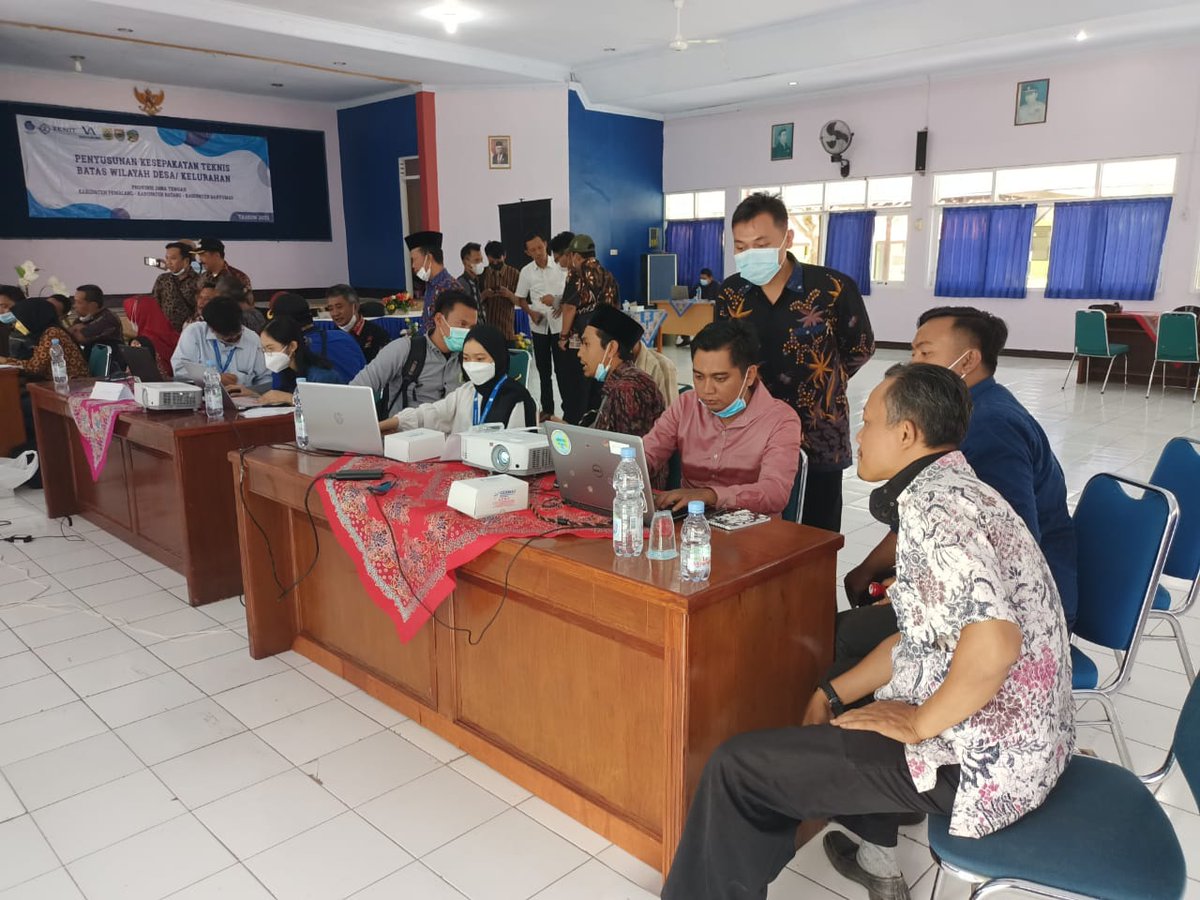 Penyusunan Kesepakatan Teknis Batas Wilayah Administrasi Desa/Kelurahan oleh para Kepala Desa-<a href="/desakupemalang/">Desoku mBangun Pemalang</a> difasilitasi oleh <a href="/InfoGeospasial/">Badan Informasi Geospasial</a>  dilaksanakan secara bertahap di Gedung SLB dan Aula Berdaya <a href="/dinpermasdespml/">Dinpermasdes Pml</a> 
#batasdesaku