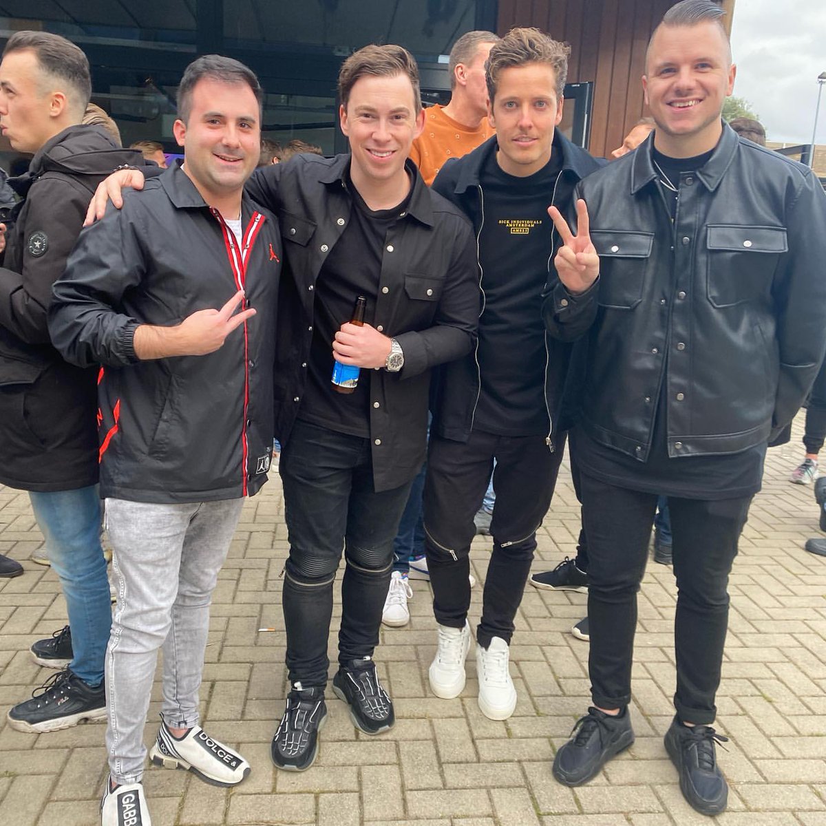world__hardwell's tweet image. Look who&apos;s here...👀👀
@HARDWELL @SICKINDIVIDUALS 
#Hardwell #Revealed #ade21 #amsterdamdanceevent