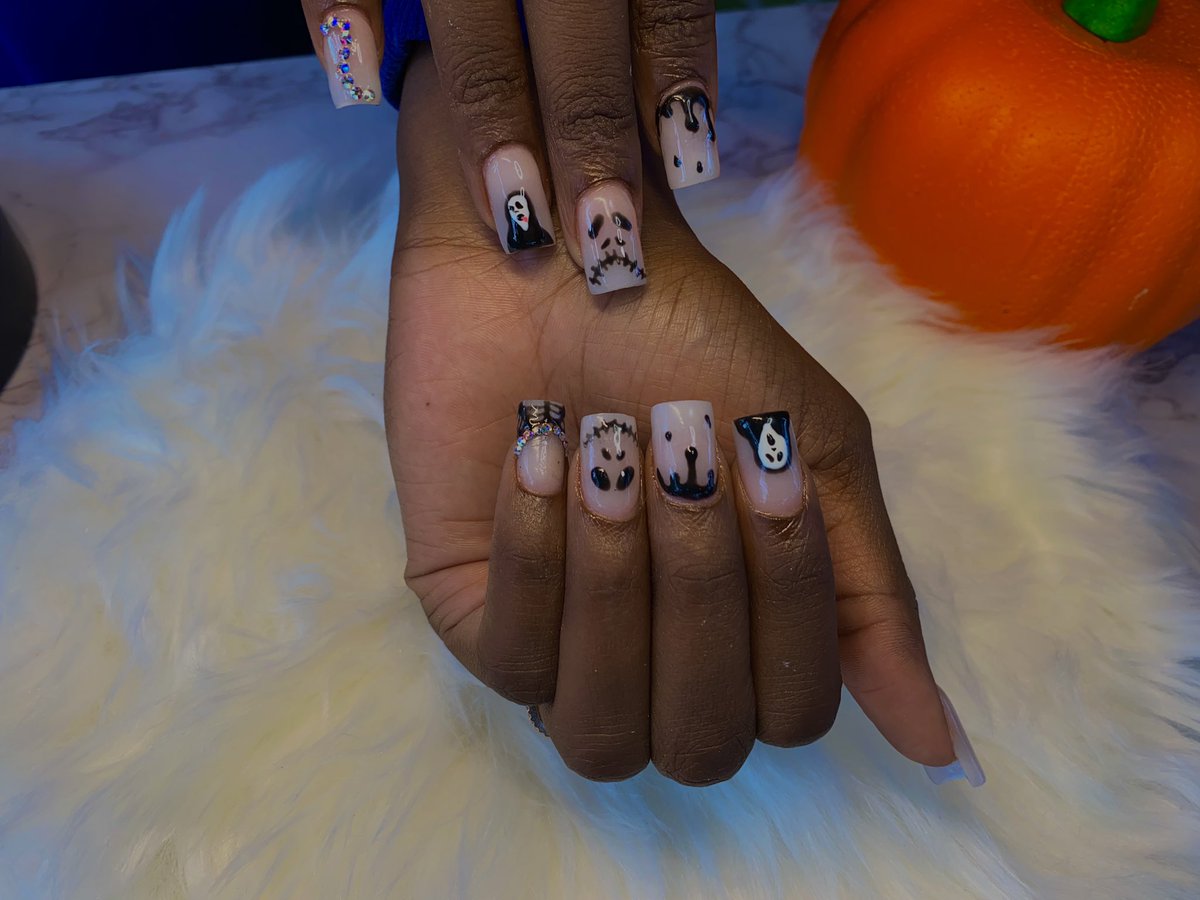 Nbsnailss's tweet photo. Black and White Spooky Set๐ธ๐๐
#nbsnailss #nailart #fullsetnails #halloweennails #newnails #explorepage #nailart #halloween #cutenails #phillynailtech #spookyset #spookynails #nailtech #philly #scream https://t.co/29HIv2q0WD
