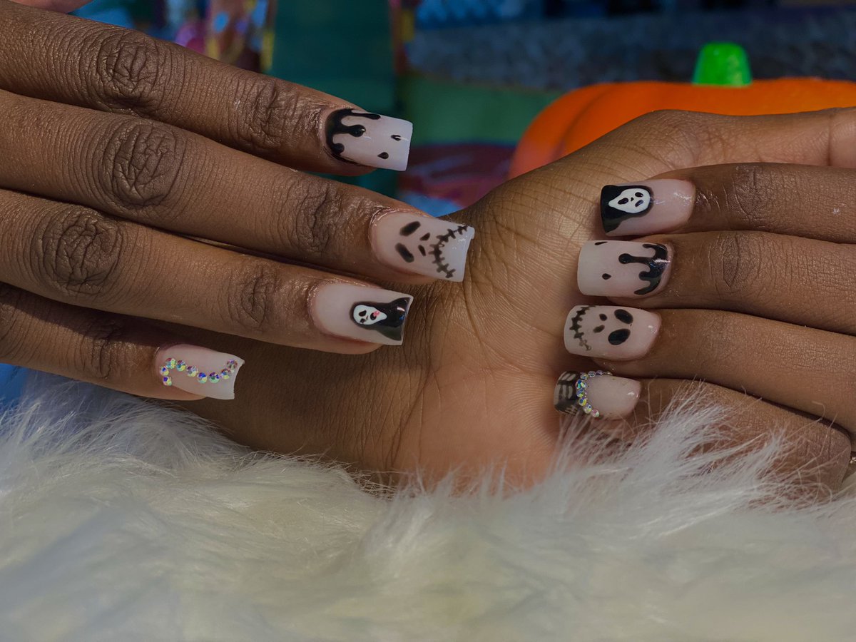 Nbsnailss's tweet photo. Black and White Spooky Set๐ธ๐๐
#nbsnailss #nailart #fullsetnails #halloweennails #newnails #explorepage #nailart #halloween #cutenails #phillynailtech #spookyset #spookynails #nailtech #philly #scream https://t.co/29HIv2q0WD