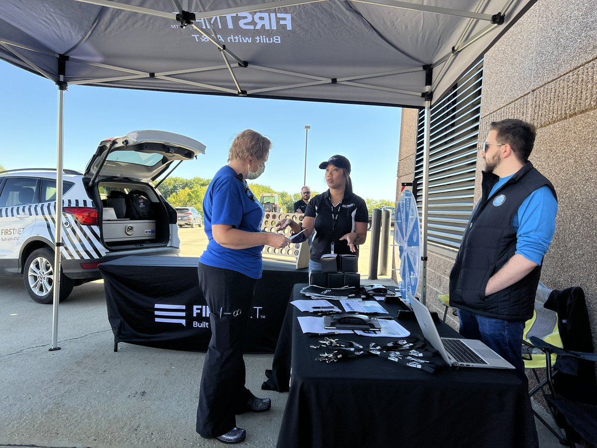 michellehaines_'s tweet photo. Healthcare Appreciation Event at Ringgold County Hospital 🏥 had the opportunity to get our first responders signed up on FirstNet 🚨and show our appreciation for everything they do! #ATTEmployee #firstnet https://t.co/Aac50xnyNr