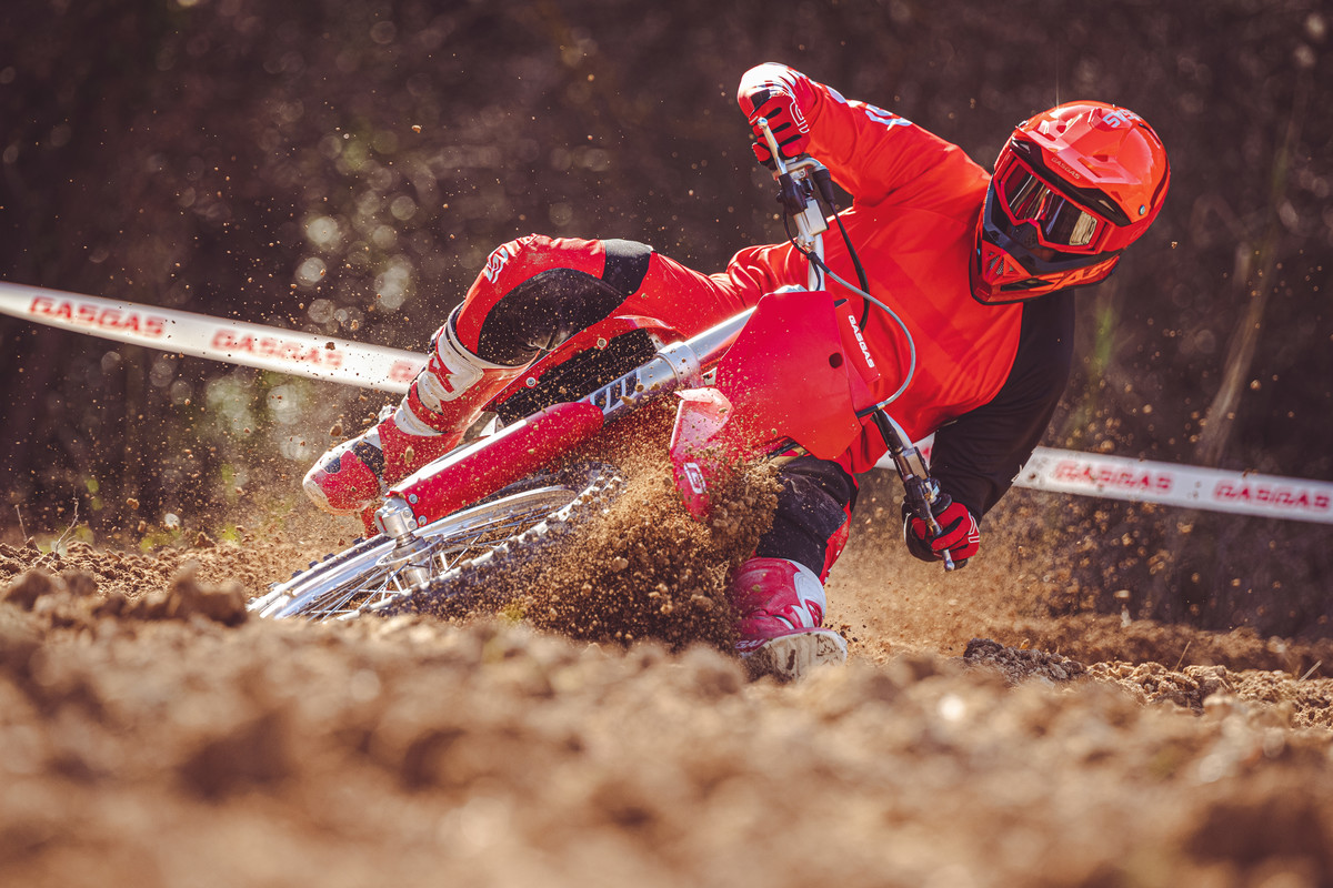 Hold on and get ready to rip! 👊The EX 450F will power you off the start and have you headed for the woods in an instant. 
#GASGAS #GetOnTheGas