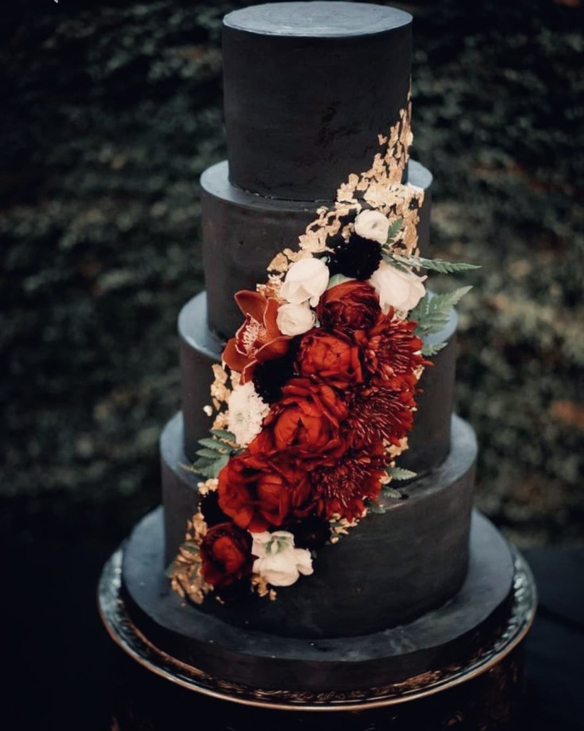jusconnex's tweet photo. Do you believe in breaking the rules?

Since it is the month of Halloween,  what's your thoughts on a black wedding cake? 

#thinkoutofthebox #daretobedifferent #blackissexy #weddingcake #weddingidea #octoberbride #bebold #cakedesign #matchyourstyle #jus… https://t.co/ZSIdYIxdl4 https://t.co/W0PtOXy2ej