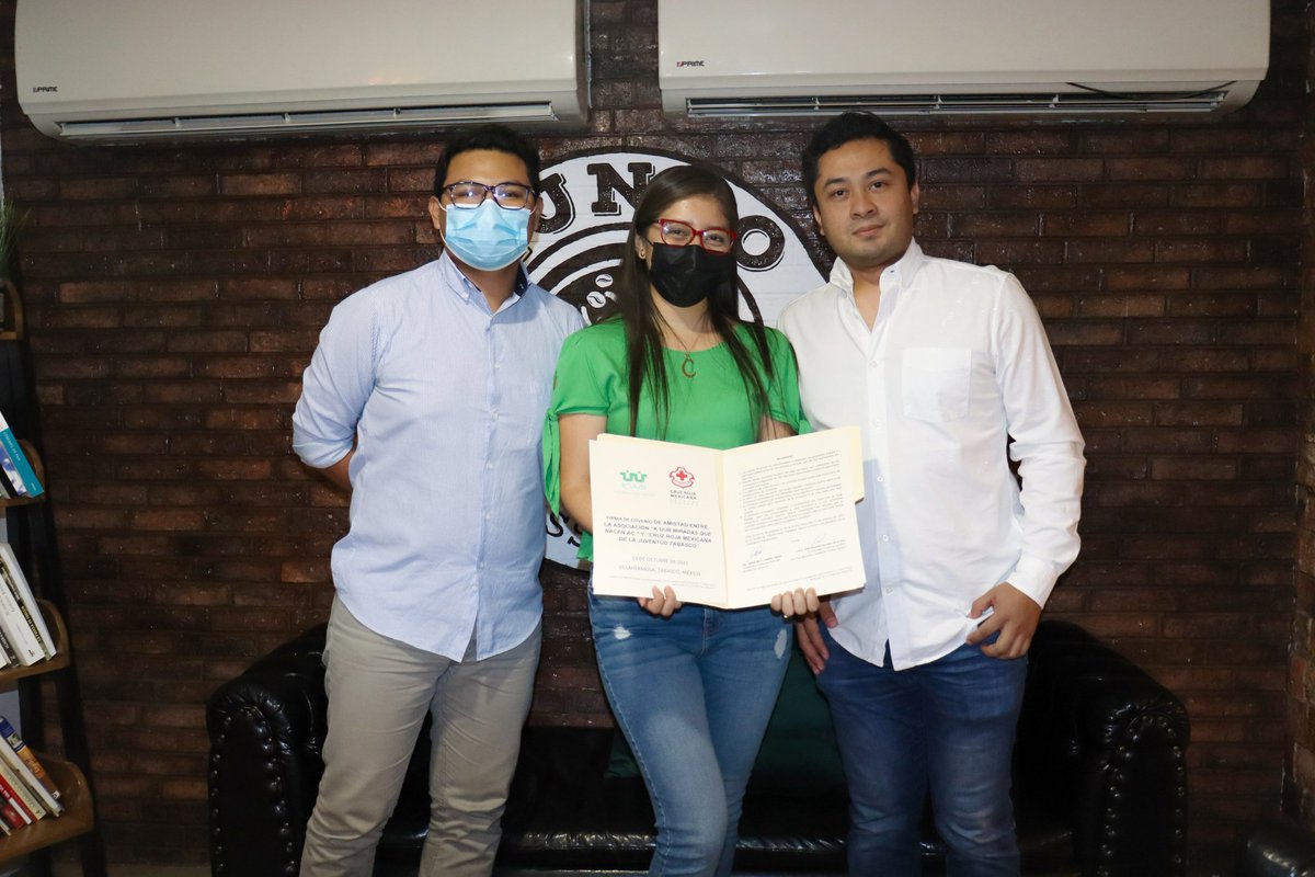 KuubMx's tweet photo. El día Miércoles 13 de octubre se llevó acabo el convenio con la Cruz Roja Mexicana Juventud Villahermosa. Para colaboración en proyectos en pro de la ciudadanía Tabasqueña.
@HolachiotTab
@TabascoHOY
 @inundeishon
#FuerzaTabasco https://t.co/2ss0rxtPtX