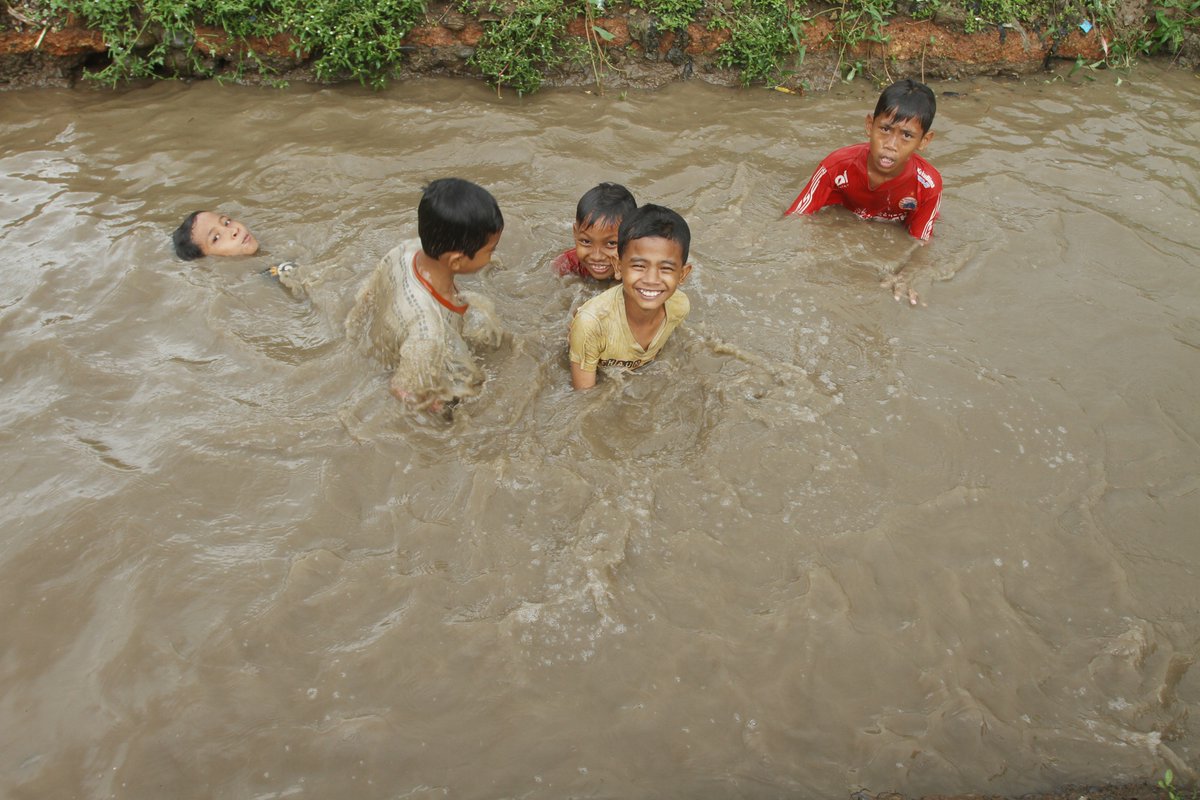 Monash Sustainable Development Institute (@monashmsdi) on Twitter photo How can global partnerships 🌎 + transdisciplinary evidence 💡 help restore rivers in crisis? Jane Holden, Wikke Novalia, <a href="/PaulSatur/">Paul Satur</a> & Katie O'Bryan <a href="/MonashLawSchool/">Monash Law</a> explore at the Int'l <a href="/riversymposium/">International River Symposium</a>. Watch: lght.ly/l5eogck <a href="/monashada/">Monash Art, Design and Architecture</a> How can global partnerships 🌎 + transdisciplinary evidence 💡 help restore rivers in crisis? Jane Holden, Wikke Novalia, <a href="/PaulSatur/">Paul Satur</a> & Katie O'Bryan <a href="/MonashLawSchool/">Monash Law</a> explore at the Int'l <a href="/riversymposium/">International River Symposium</a>. Watch: lght.ly/l5eogck <a href="/monashada/">Monash Art, Design and Architecture</a>