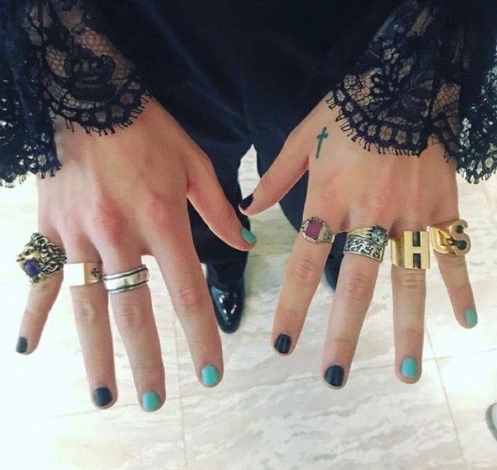 the rings that harry styles wore to the red carpet are so cute and unique