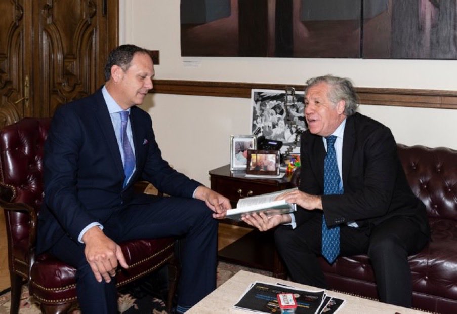 Miguelmartint_'s tweet photo. Como magistrado agradezco a ⁦@Almagro_OEA2015⁩ x ayudar a rescatar los valores y principios de justicia necesarios para el retorno de la Democracia.

Es un amigo de quienes aspiran una #VenezuelaLibre donde la justicia sea una política de Estado. ⁦@OEA_oficial⁩ https://t.co/UTfCz2MqrW