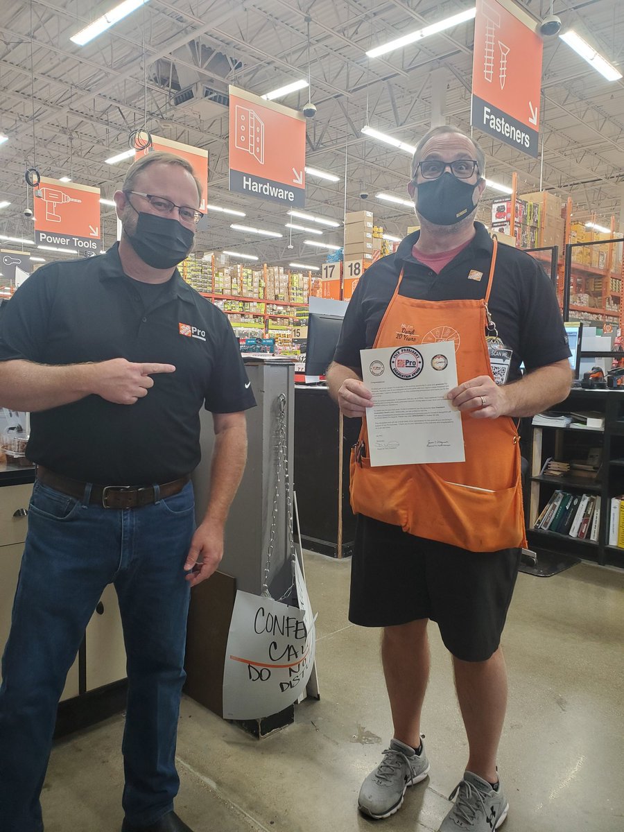 Sam meek (@bammbammsam) on Twitter photo Daryl receiving his vice president graduation award from <a href="/BrianGi68749243/">Brian Gibson</a>. Great job taking care of our pros! #knowgrowgraduate Daryl receiving his vice president graduation award from <a href="/BrianGi68749243/">Brian Gibson</a>. Great job taking care of our pros! #knowgrowgraduate