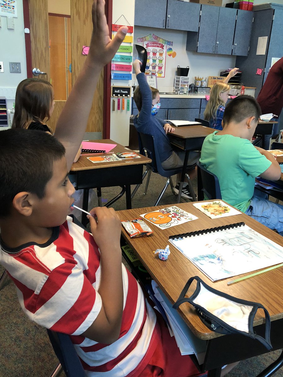 mrsleatherman2's tweet photo. Today we celebrated the end of our personal narrative unit with a publishing party🎉🍁 These authors have been working so hard and I couldn’t be more proud of them🥰 #RRISD #BPEcats @BPEWildcats @LibPrairie https://t.co/f3bX1a3bhR