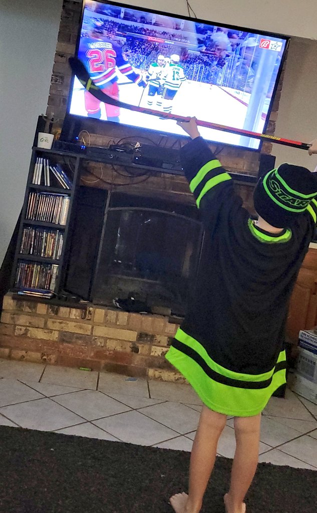 ClayandCalsMama's tweet photo. Someone's excited for the season opener. ๐ฌ๐๐ฌ๐๐ฌ๐ #dallasstarsfans #TexasHockey #onestateoneteam #letsgostars #dallasstars #hockeyfans #littlehockeyplayer https://t.co/jh1UIYRF9z