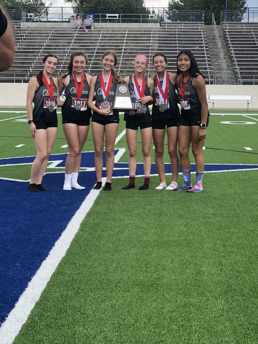 CleburneXc's tweet photo. Cleburne XC had a very good day today 3 top 10 finishes @Kayla7Ab  4th place @emmadudley22 5th place @aliyacarrizales 7th place. Team fished 2nd and all are headed to regionals 🐝🏅🐝 https://t.co/JblUvjIB0k