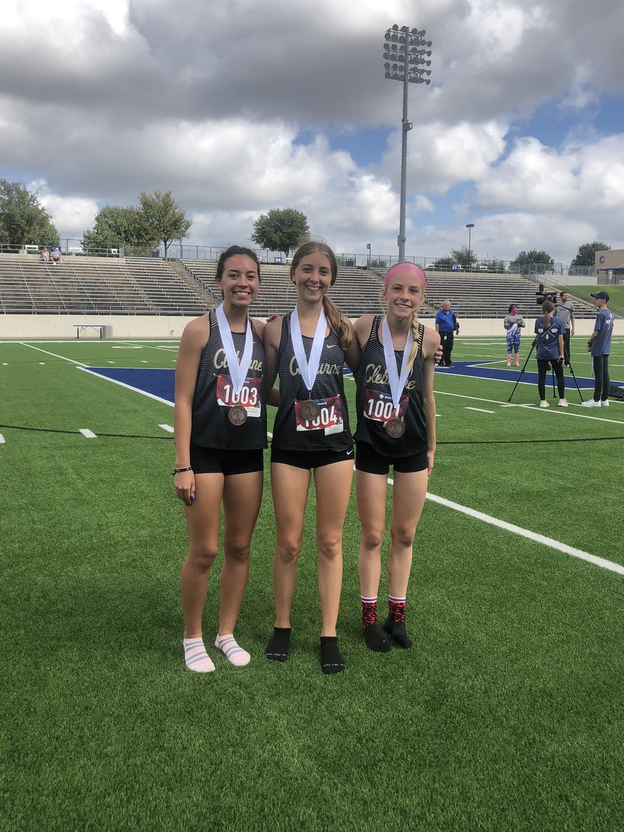 CleburneXc's tweet photo. Cleburne XC had a very good day today 3 top 10 finishes @Kayla7Ab  4th place @emmadudley22 5th place @aliyacarrizales 7th place. Team fished 2nd and all are headed to regionals 🐝🏅🐝 https://t.co/JblUvjIB0k