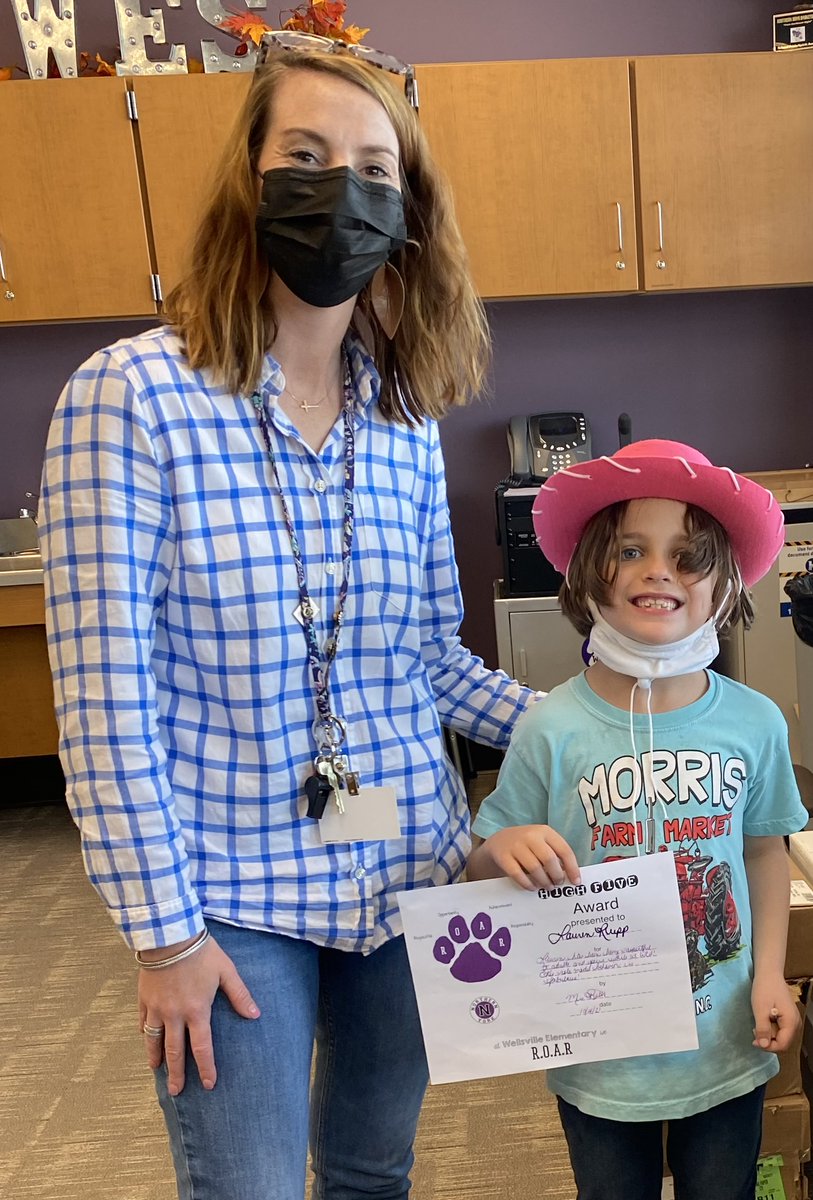 WESpolarbears's tweet photo. HIGH FIVE to these kiddos this week!  So proud of their efforts! #inspireWES #becomebelongNYCSD #WEStandTogether #HighFive https://t.co/dYHCQgvTXS