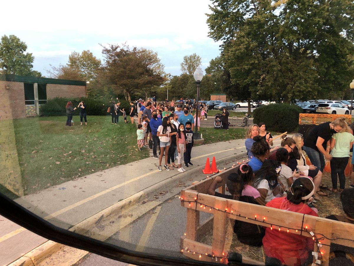 TheGroundsDept's tweet photo. @BrooksideBcats1 Hayride night!!!! We’re going to need to bring two wagons next year, line is wrapped around the school!! #itsworthit @wcsdistrict #doesyourgroundscrewdothis? https://t.co/G9I14TNFJm