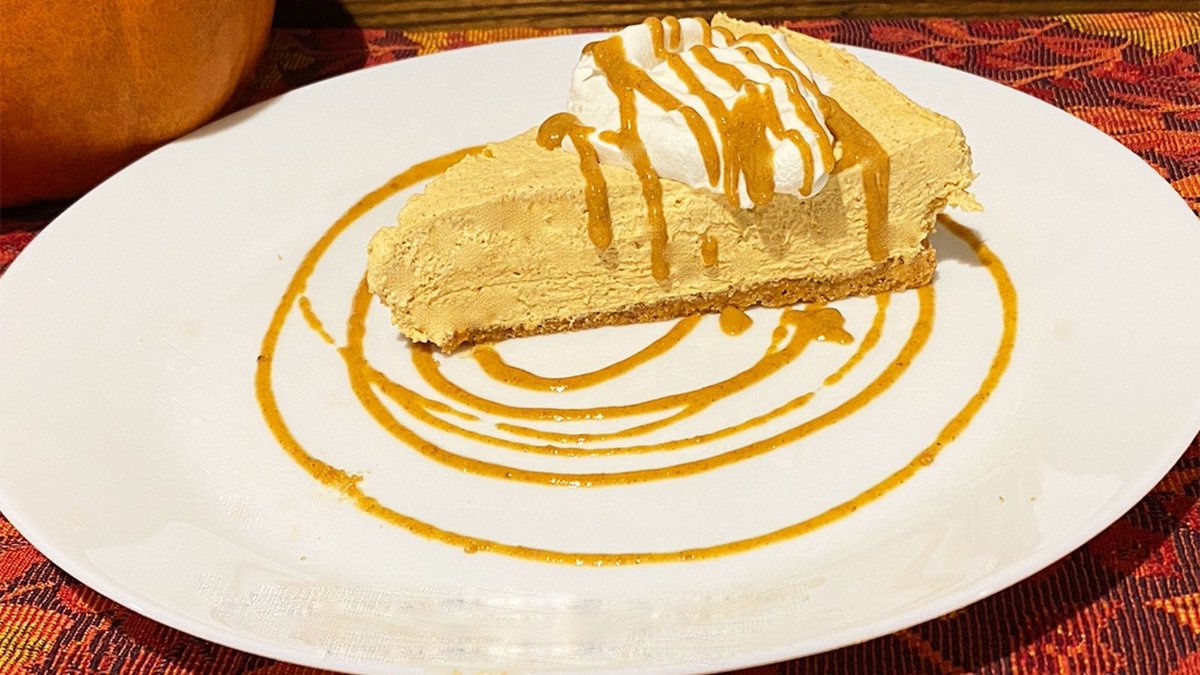 DiabeticNaked's tweet photo. This is the most delicious Pumpkin Cheesecake I've ever had. It's hard to believe that it is sugar-free. The recipe is easy to follow and is a must-have for every autumn table.https://t.co/u861eVDMRe https://t.co/aWa0jQfGOe