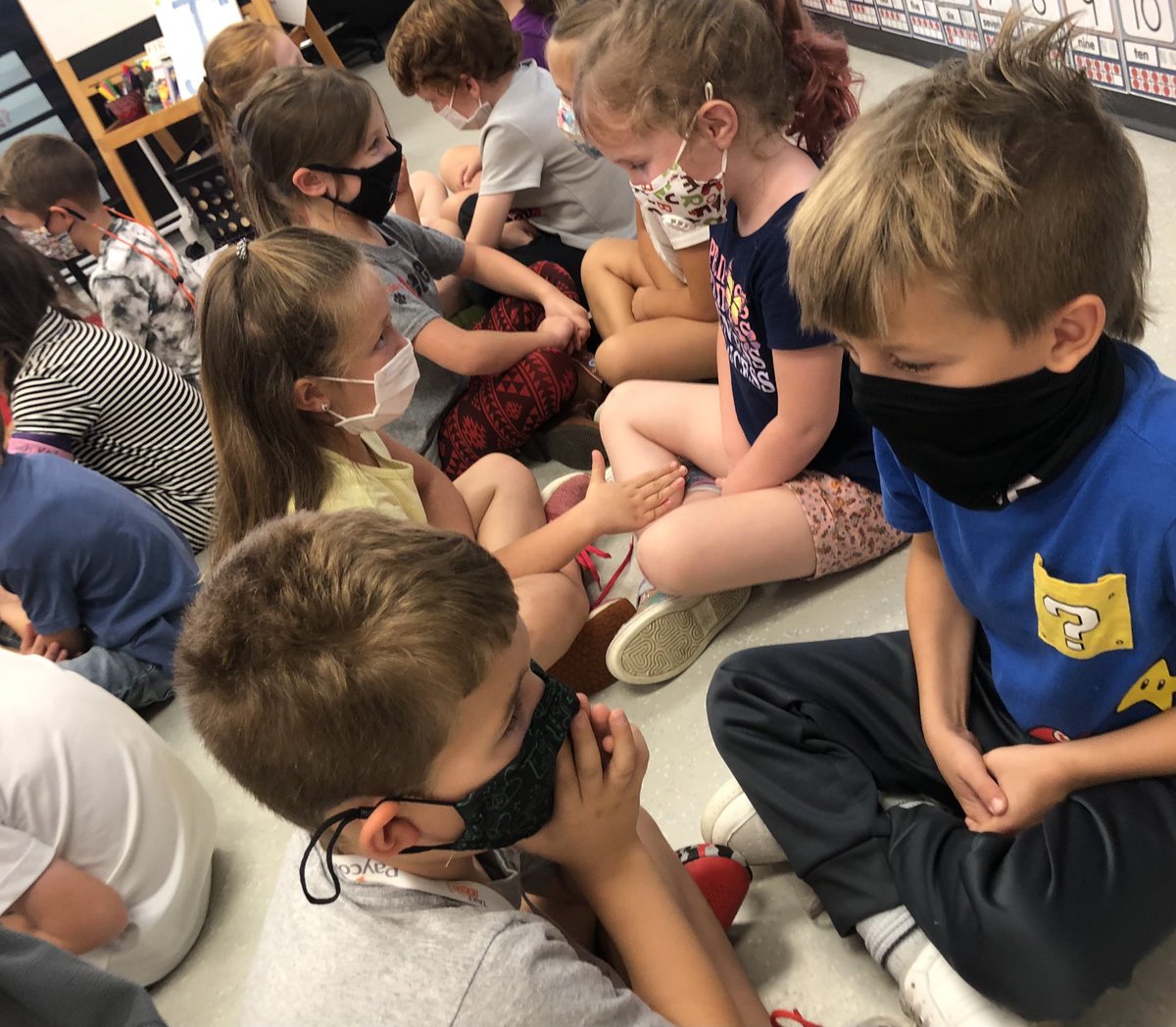 smithsidekicks's tweet photo. When you’re teaching children to write, you’re teaching them to think. Writing is the window through which all thinking starts ~ Unknown ❤️Sharing our ideas beginning/middle/end #KindergartenRocks @UnleashTheWilde @Boone_County https://t.co/8qtEWLXQwy