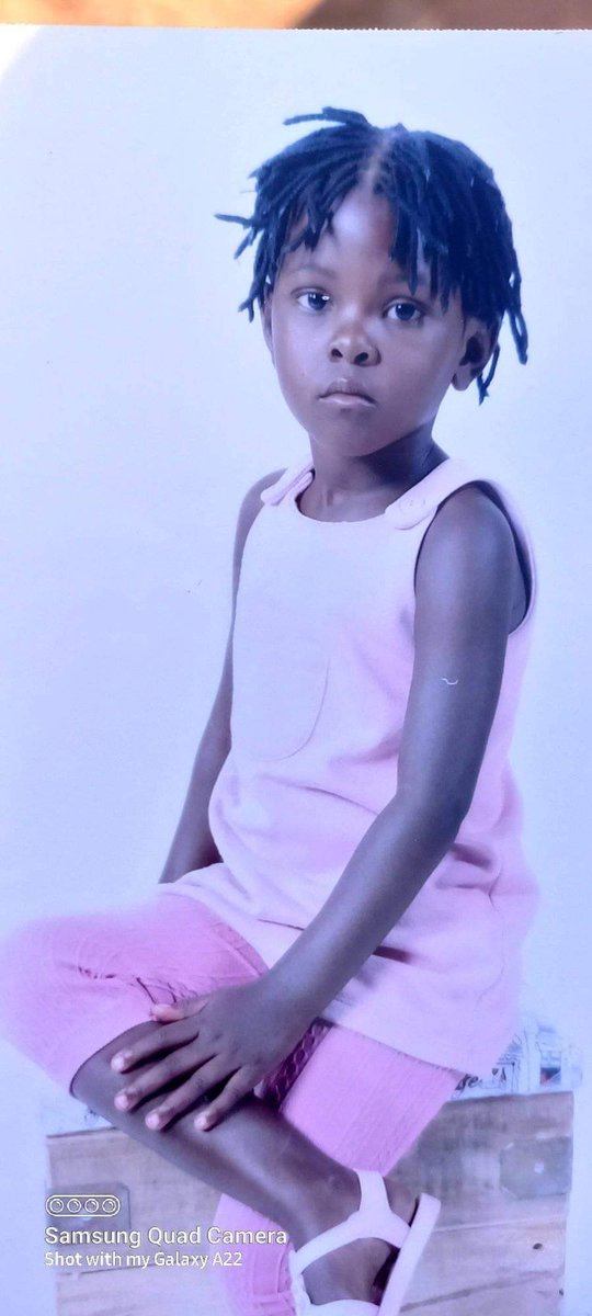 MandiDlula's tweet photo. Dikeledi from Portion 9 Hammanskraal, she's looking for her daughter on the pictures below. She was last seen on Tuesday 12 Oct 2021, saying that she was going to Tuckshop around around 2pm and that was the last seen. Anyone with information please contact  Dikeledi 0799301687. https://t.co/ZdsdGR09sd