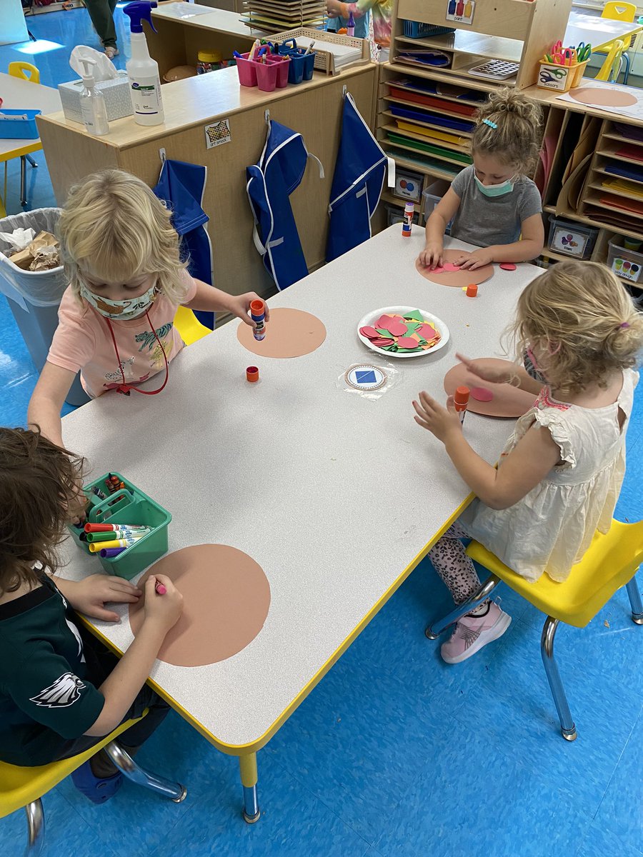 Adams_Preschool's tweet photo. Today we read Crazy Pizza Day and decided we should make our own! What do you like on your pizza?! 🍕#collsedu https://t.co/nviE1bpk12