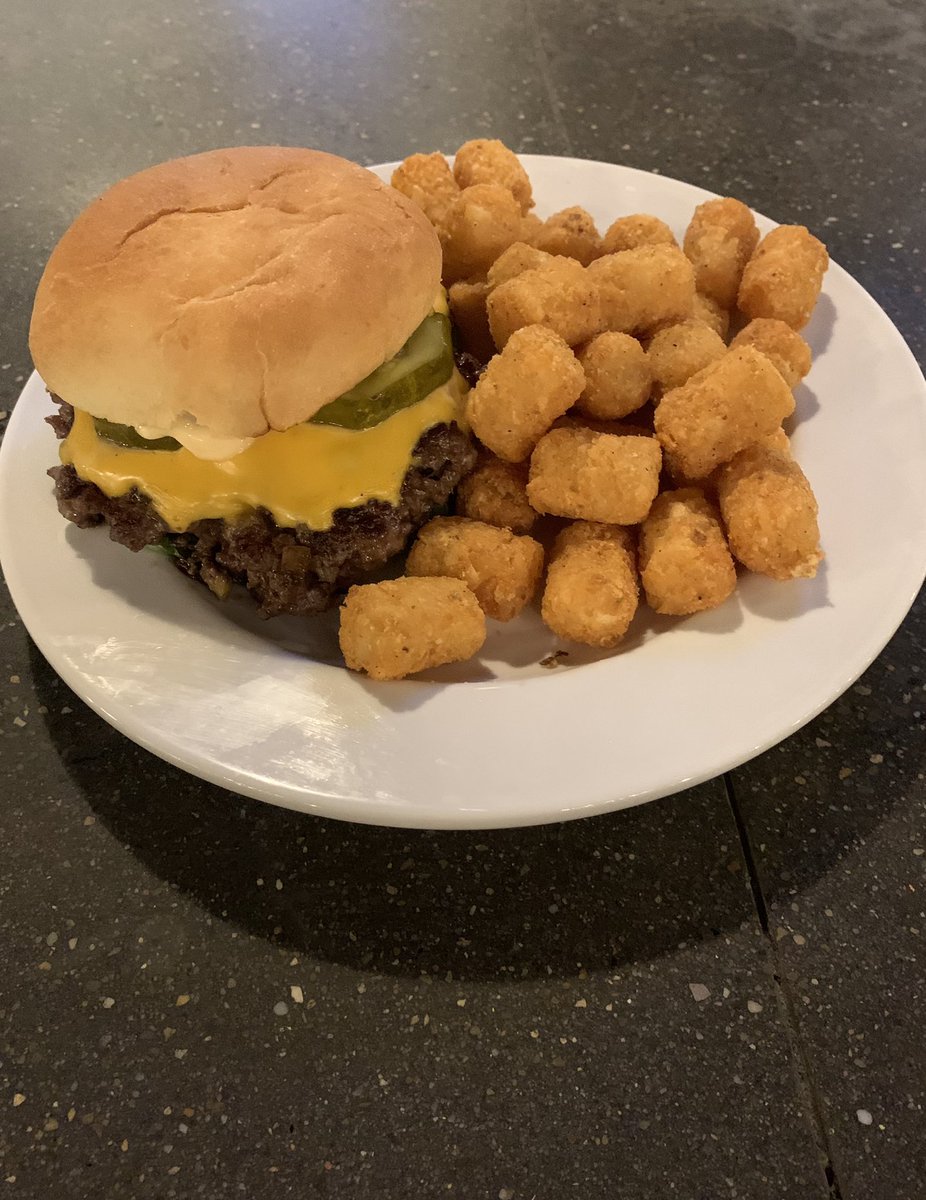 BfloFoodHonesty's tweet photo. Hands down the best smashburger in town. @communitybeer https://t.co/n9MceJWVLH