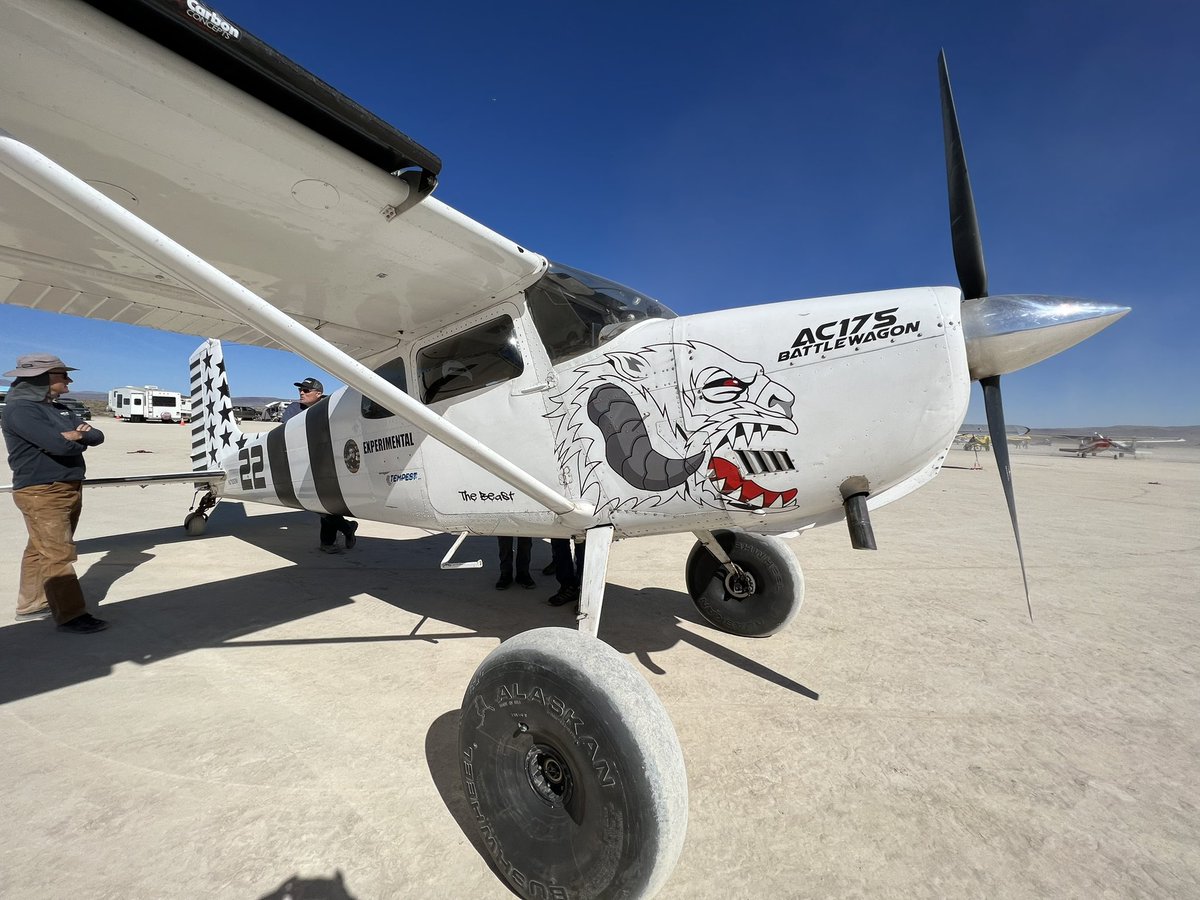 flywithaopa tweet picture