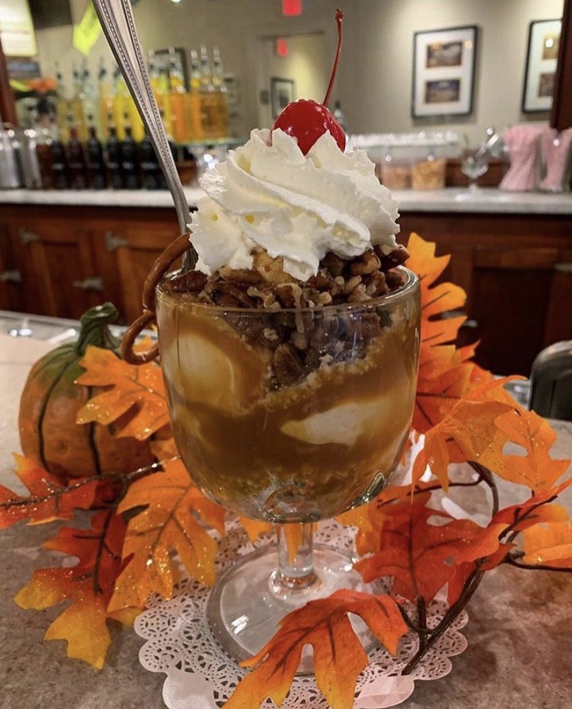 Care to join us for a Pumpkin Pie Sundae?!😍🎃 Warm caramel, salted pecan pieces and crumbled graham cracker crust perfect this sweet and hint-of-salty treat. 🥧🍨

REMINDER: 15% off your entire order when you redeem an existing Sweet Moses gift card by Sunday, October 31st!