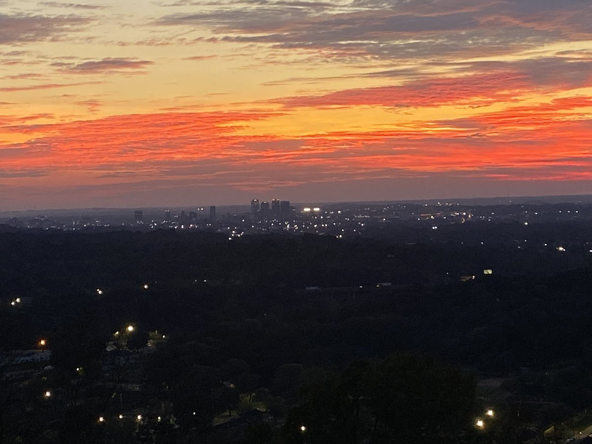 Allen_B__'s tweet photo. Never. Gets. Old. Ever.
#SweetHome #Alabama #ALwx #MagicCity #Clouds #Sunset #HikeAL https://t.co/O0sfhFXVuI