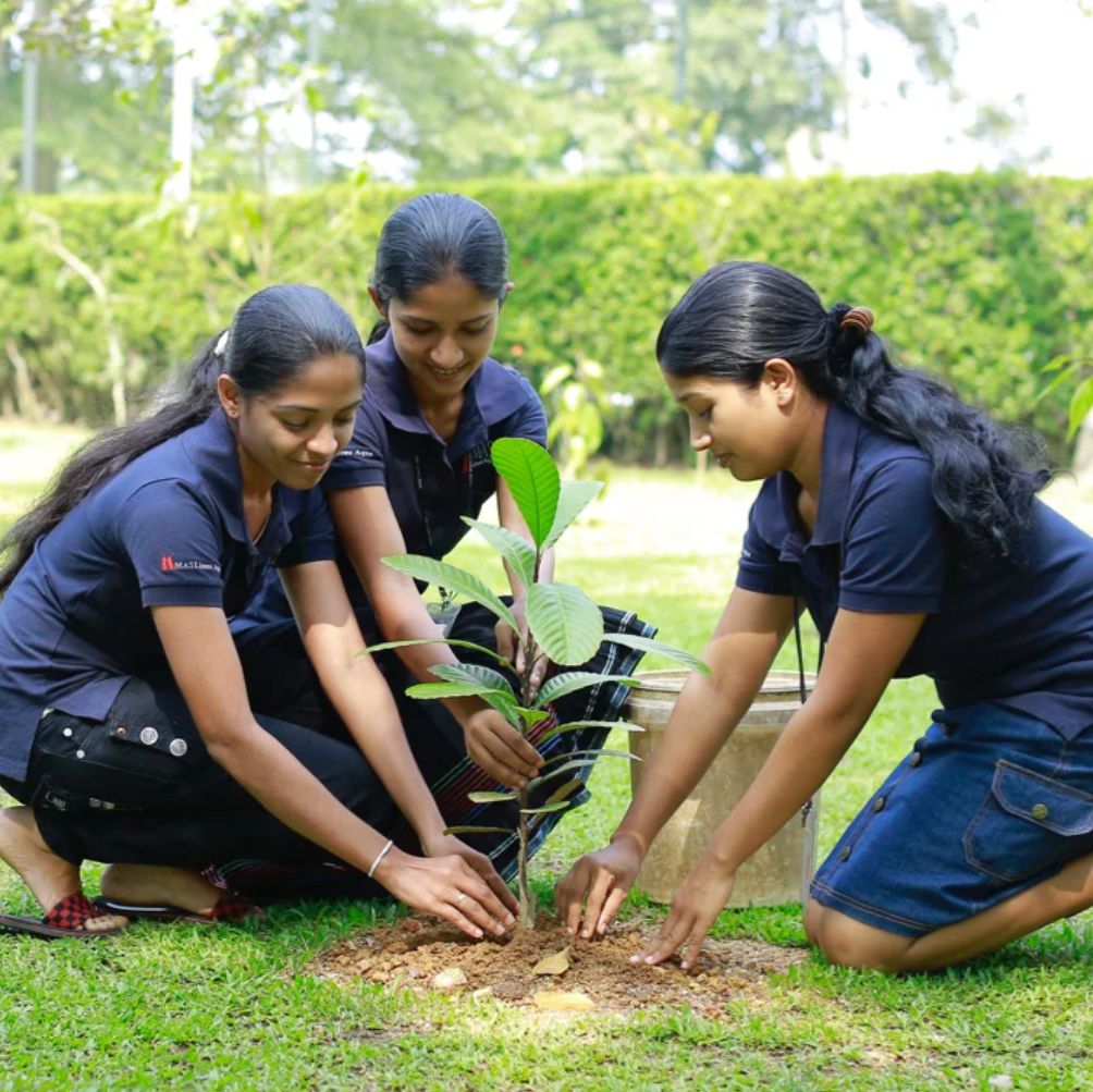 prAna's tweet image. 🌟 Fair Trade Certified™ Factory Partner Highlight 🌟

“prAna is a live &amp;amp; breathe partner for Linea Aqua, who shares similar values and a vision towards a sustainable future for people and planet.” - Dhanushka Anuradha, General Manager - Merchandising, Linea Aqua #fairtrademonth