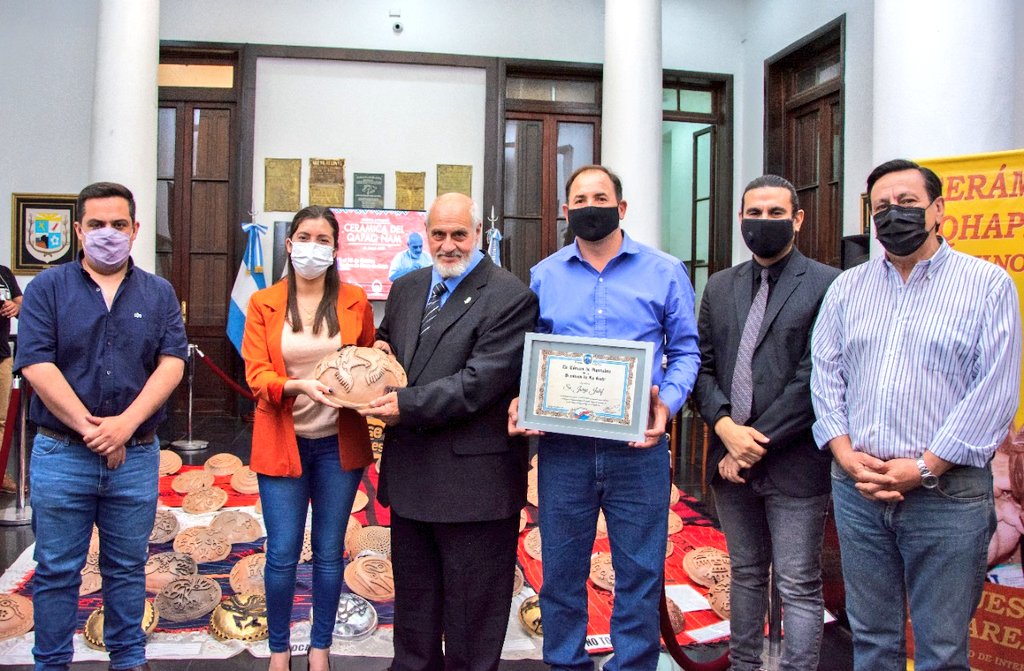 LegislaturaLR's tweet photo. La vicegob @Florelop, el Pdte del Bloque Rioja Querida @GERMANEDIAZ y legisladores inauguraron la muestra artística "Cerámica del Qapaq Ñam" d Jorge Jabif.
🎙"Esta muestra permitió q la @LegislaturaLR sea nuevamente espacio para la cultura y el arte de la historia provincial", FL https://t.co/F6SZVCFUoe