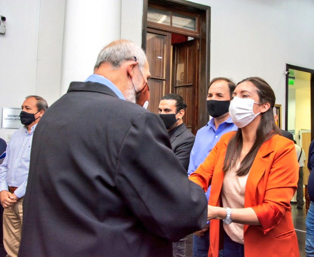 LegislaturaLR's tweet photo. La vicegob @Florelop, el Pdte del Bloque Rioja Querida @GERMANEDIAZ y legisladores inauguraron la muestra artística "Cerámica del Qapaq Ñam" d Jorge Jabif.
🎙"Esta muestra permitió q la @LegislaturaLR sea nuevamente espacio para la cultura y el arte de la historia provincial", FL https://t.co/F6SZVCFUoe