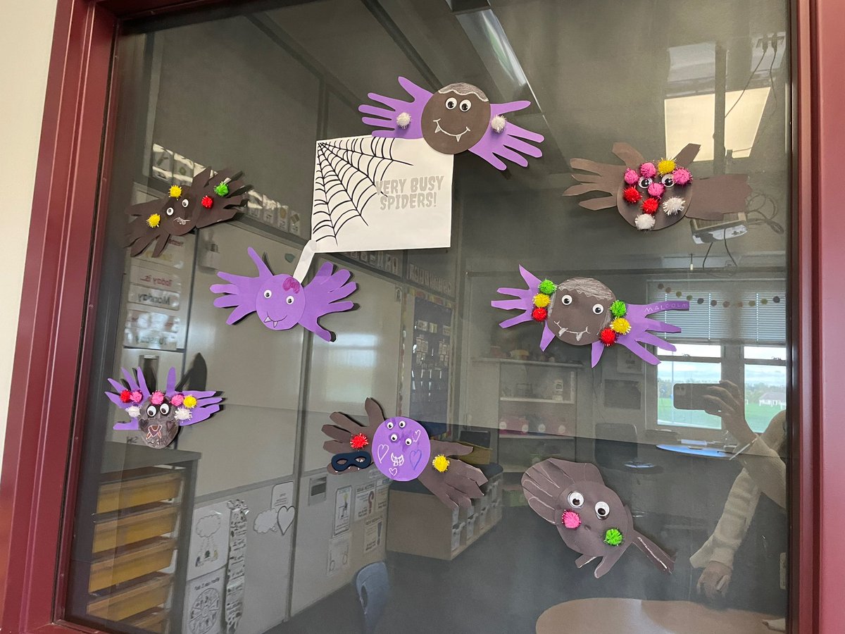 staceylearners's tweet photo. I have some very busy spiders 🕸 https://t.co/9bW6Zye6Xt