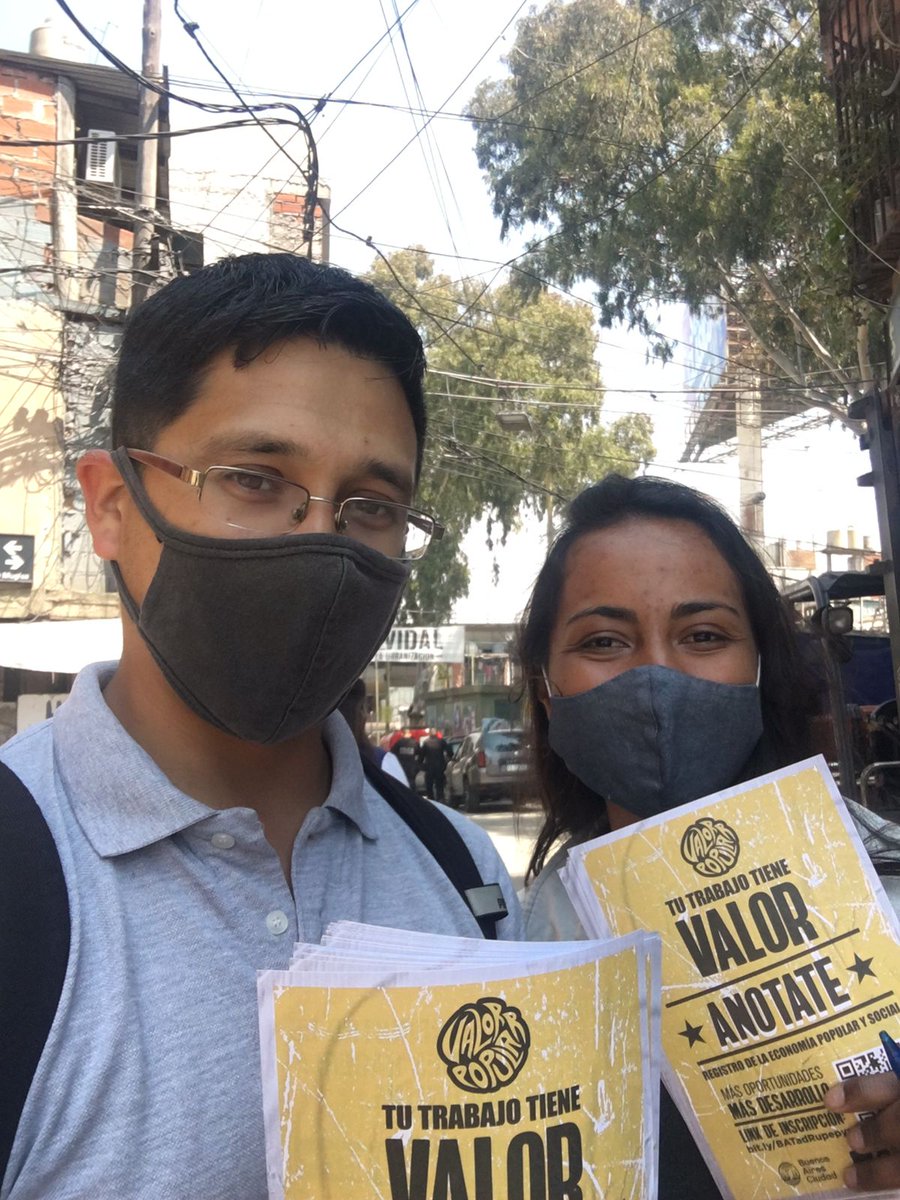 leanleyenda's tweet photo. Hoy estuvimos haciendo avanzadas de difusión en Barrio 15 de Villa Lugano y Barrio Mugica de Retiro.

Te esperamos mañana en el Comedor Patuju y la Casa de la Cultura para que te inscribas en RUPEPyS.

¡Tu emprendimiento tiene valor!

#Anotate https://t.co/NXruB8dxCm