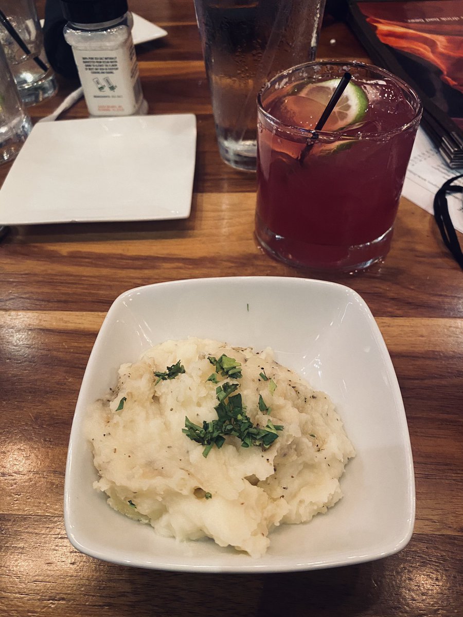 zlaka_84's tweet photo. Irruption Tour 2021 update stop # 4 in Lexington, KY at @Sedonataphouse for our dinner. Fresh squeezed limes for their margaritas and good food!! Devoured my mahi-mahi fish tacos and garlic mashed potatoes!! @ForwardMSNFC & @fwdflock #IrruptionTour2021 #FlockOnTour #dinner https://t.co/zF45KmcudG