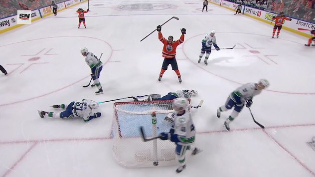 OVECHKlN's tweet photo. the nhl is back, baby https://t.co/1fzpxqFcPR