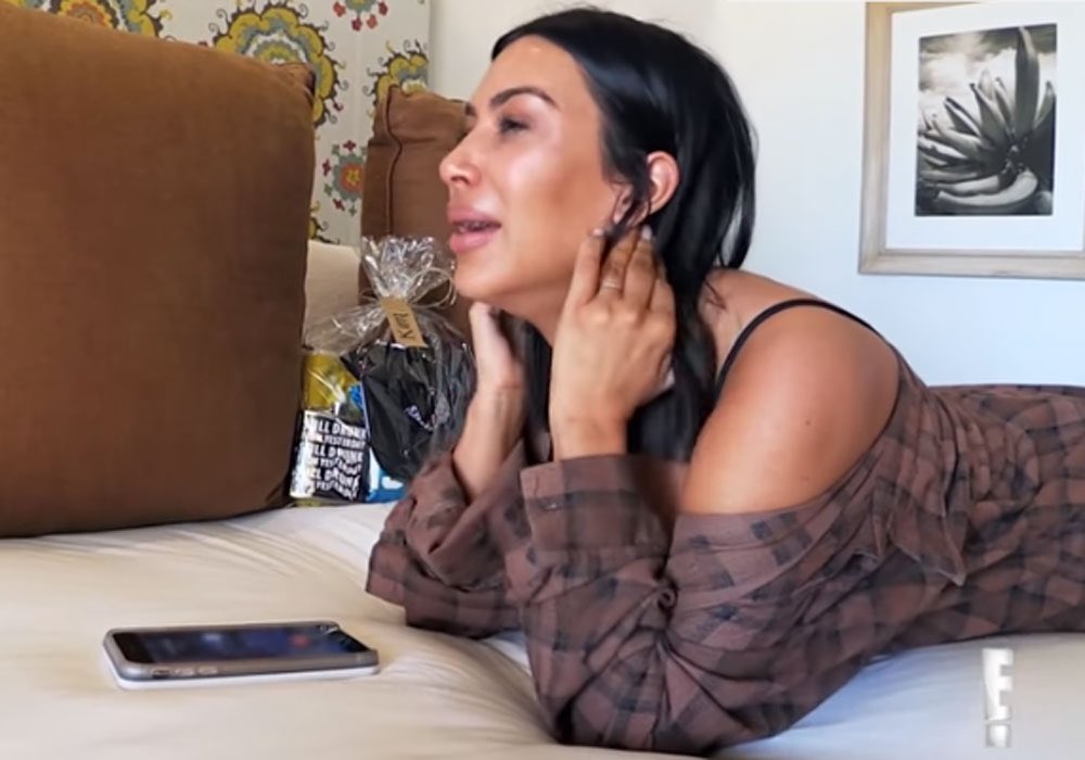 Mi amiga escuchando la nueva canción de adel y no sabe ni hablar inglés 🤣