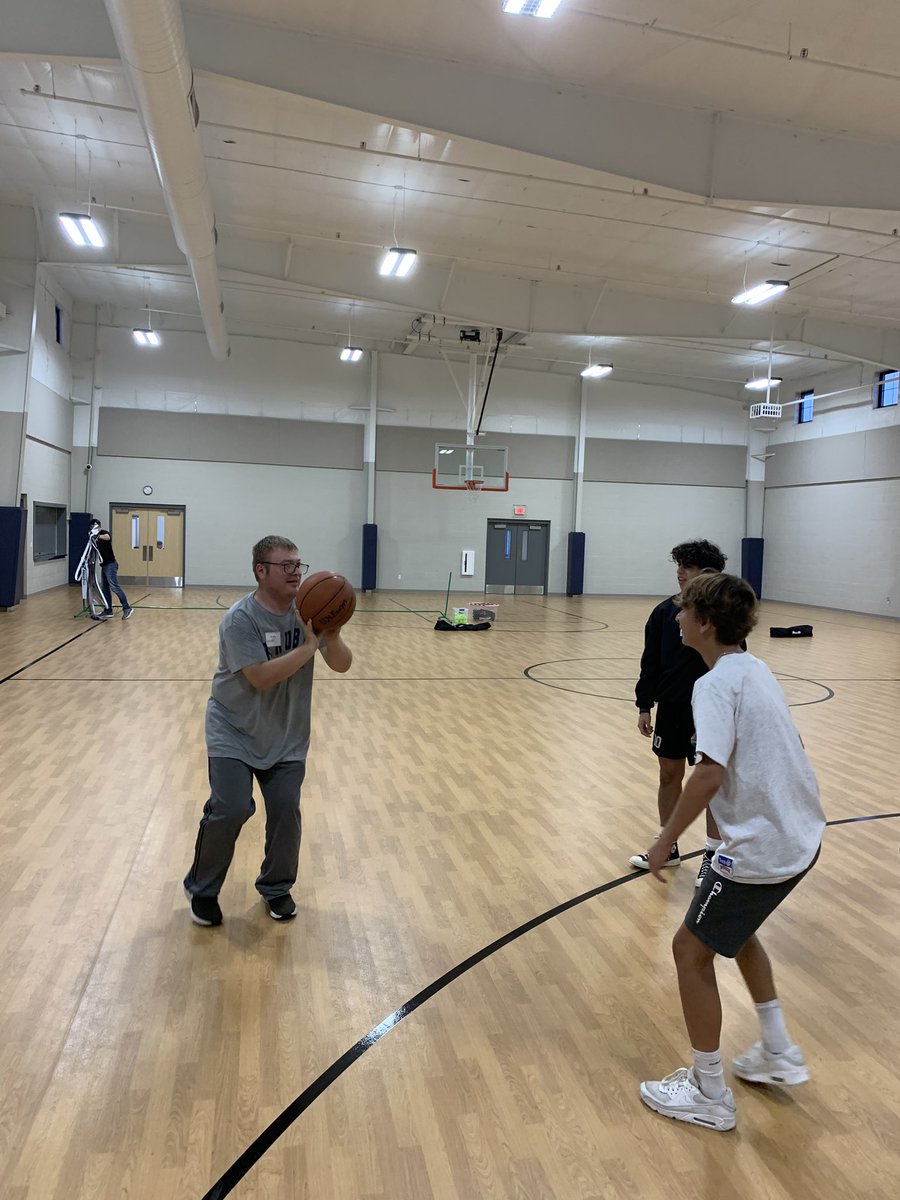 chixsports's tweet photo. ZE Soccer spent some time at Compassion Heart this week. #outwardfocus https://t.co/Av7WRDVM1F