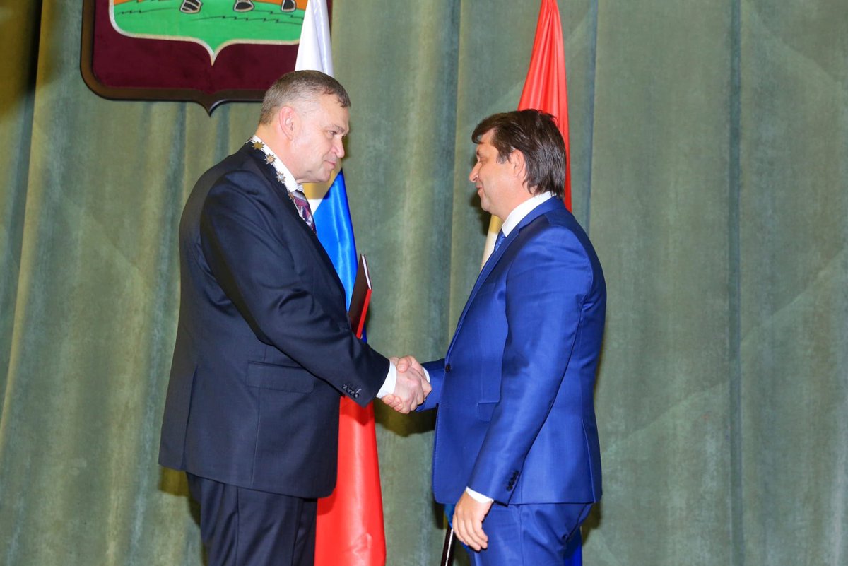 Вчера состоялось внеочередное заседание, на котором был избран новый Глава г.о. Сызрань. Им стал Анатолий Лукиенко.

Поздравляю Анатолия Евгеньевича! Желаю успехов и развития нашему городу!