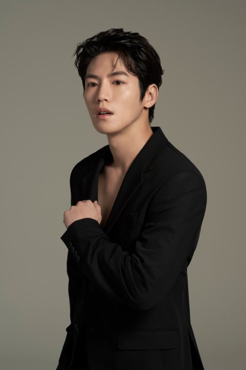 브랜드 자빈드서울의
전속 모델이 됐습니다.

@javindeseoul 

#유환 #자빈드서울 #javindeseoul