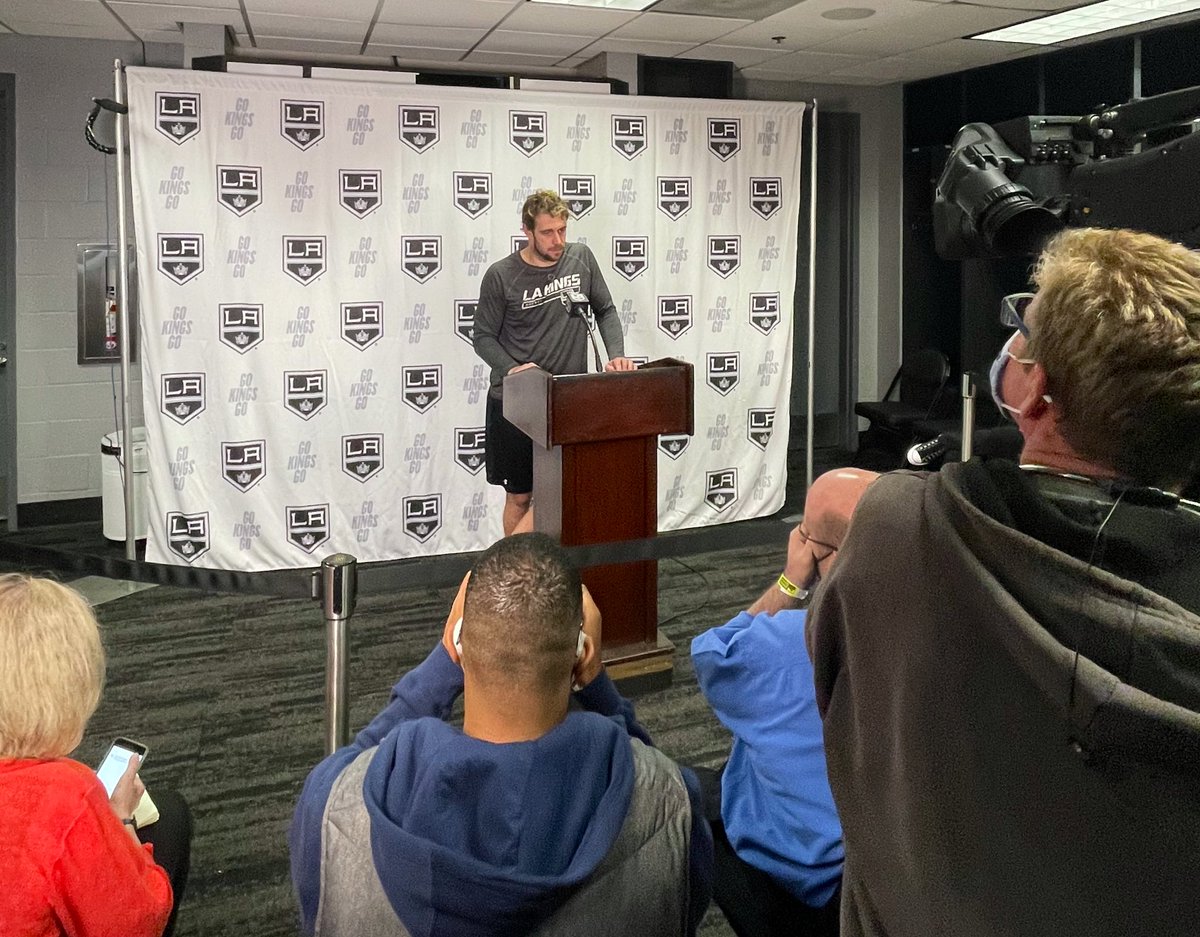 LAKingsPR's tweet photo. Anze Kopitar’s 5pts (3-2=5) is a franchise record in a season opener. He also becomes the 3rd player in Kings history to record a hat trick in a season opener, joining Luc Robitaille (1988) &amp; Jari Kurri (1991) https://t.co/gPP72S8jmE