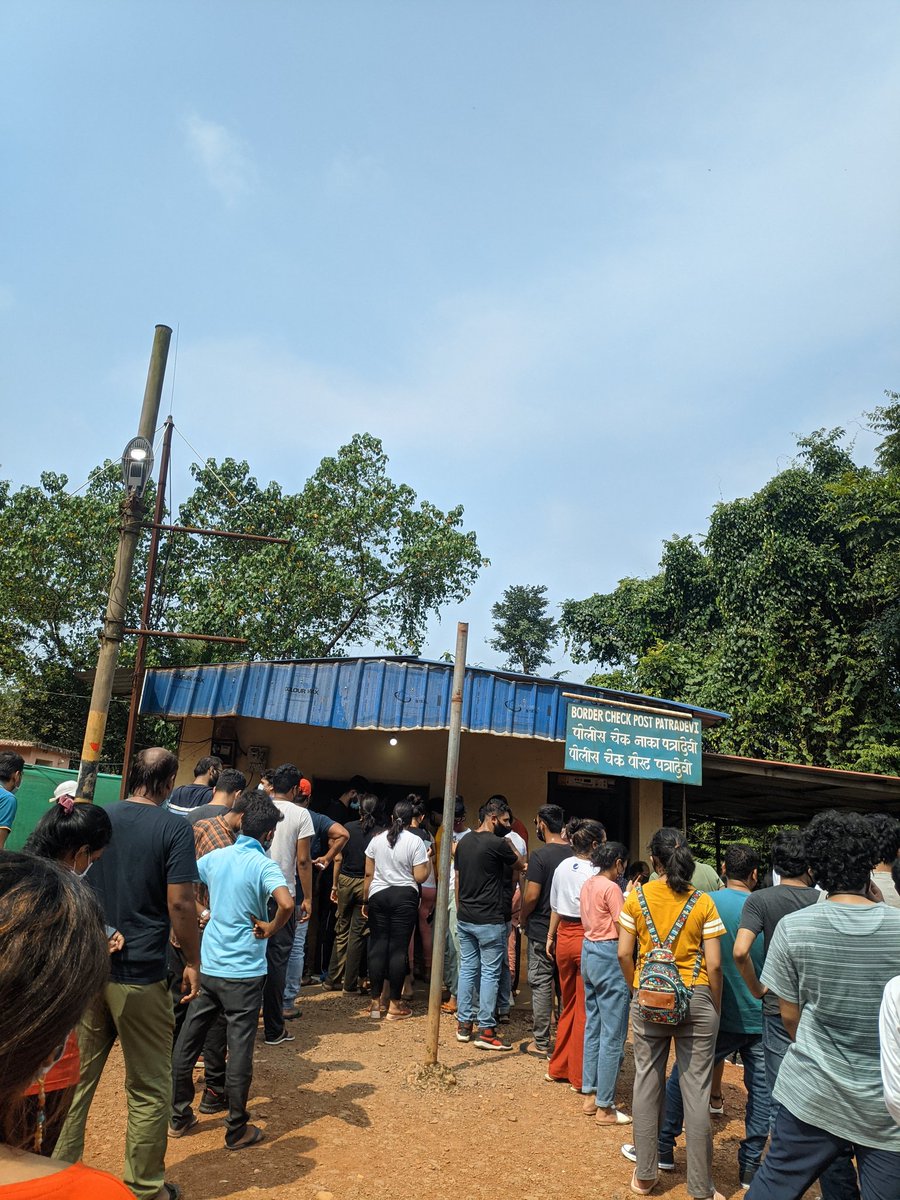 owes_sk's tweet photo. Passengers standing in queues since almost 3+ hours at #Goa border. Pathetic management by the authorities to handle vaccine verification. Total chaos at the moment. Someone should look into this asap. @goatourismtdg @goacm @goa @AUThackeray https://t.co/bA3Kq47VtQ