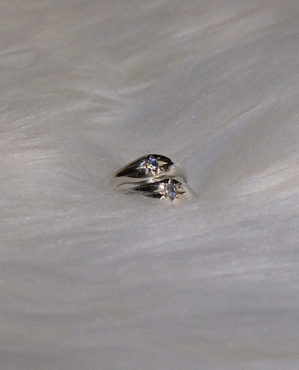 <가격 인상 안내>

문스톤 천연석이 세팅된 Starry Night Necklace / Ring 제품에 사용된 문스톤 원석 가격 및 세팅 공임비가 인상되어 부득이하게 판매가를 인상할 예정입니다. 고객님들의 너른 양해 부탁드리며, 10/18부터 약 10%씩 인상될 예정이니 참고해주시면 감사드리겠습니다.