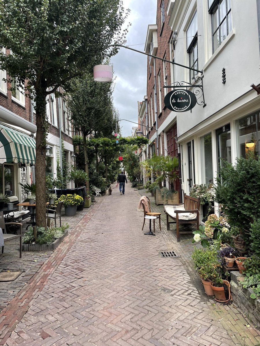Gisteren geluncht in een van de mooiste straatjes van Haarlem, bij Crêperie Ti Bisou. Aanrader 😋tibisou-crepes.nl