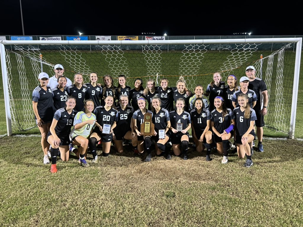 BGHSPurplesNews's tweet photo. Region Champs, @BGGIRLSSOCCER!!! https://t.co/NWC8eIKzzz