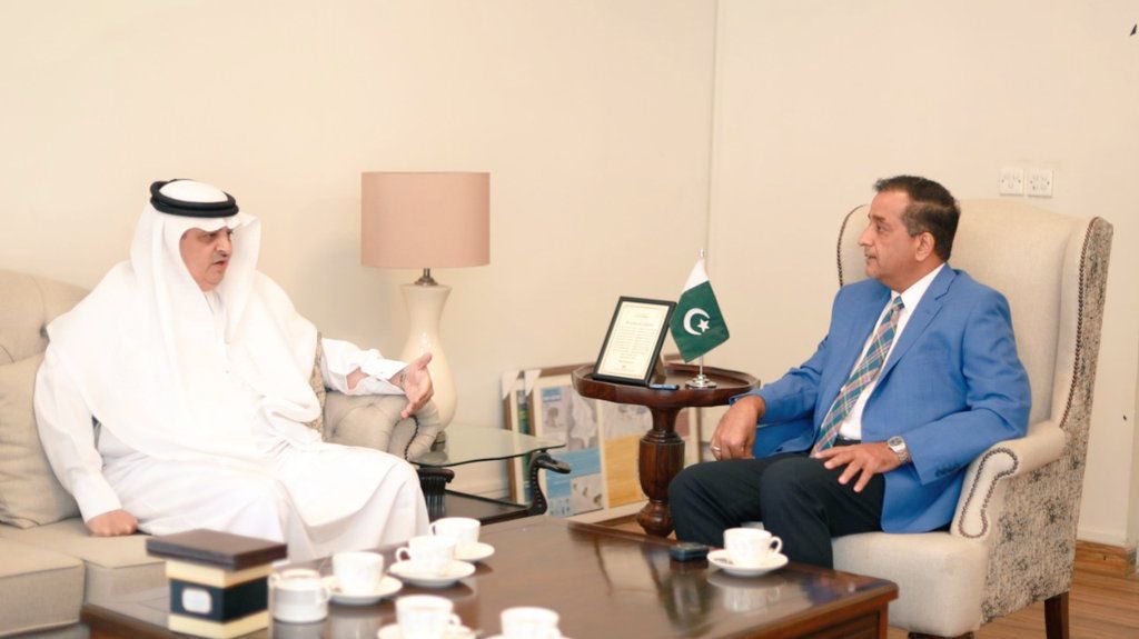 aminattock's tweet photo. Pleasure to meet with Excellencies @AmbassadorNawaf and @CTurnerFCDO to discuss upcoming #SaudiGreenInitiative and @COP26 - presented the sweet #BillionTreeHoney which is a testament to how #GreenDevelopment brings #GreenDividends and supports #Livelihoods https://t.co/xsn05xs9aC