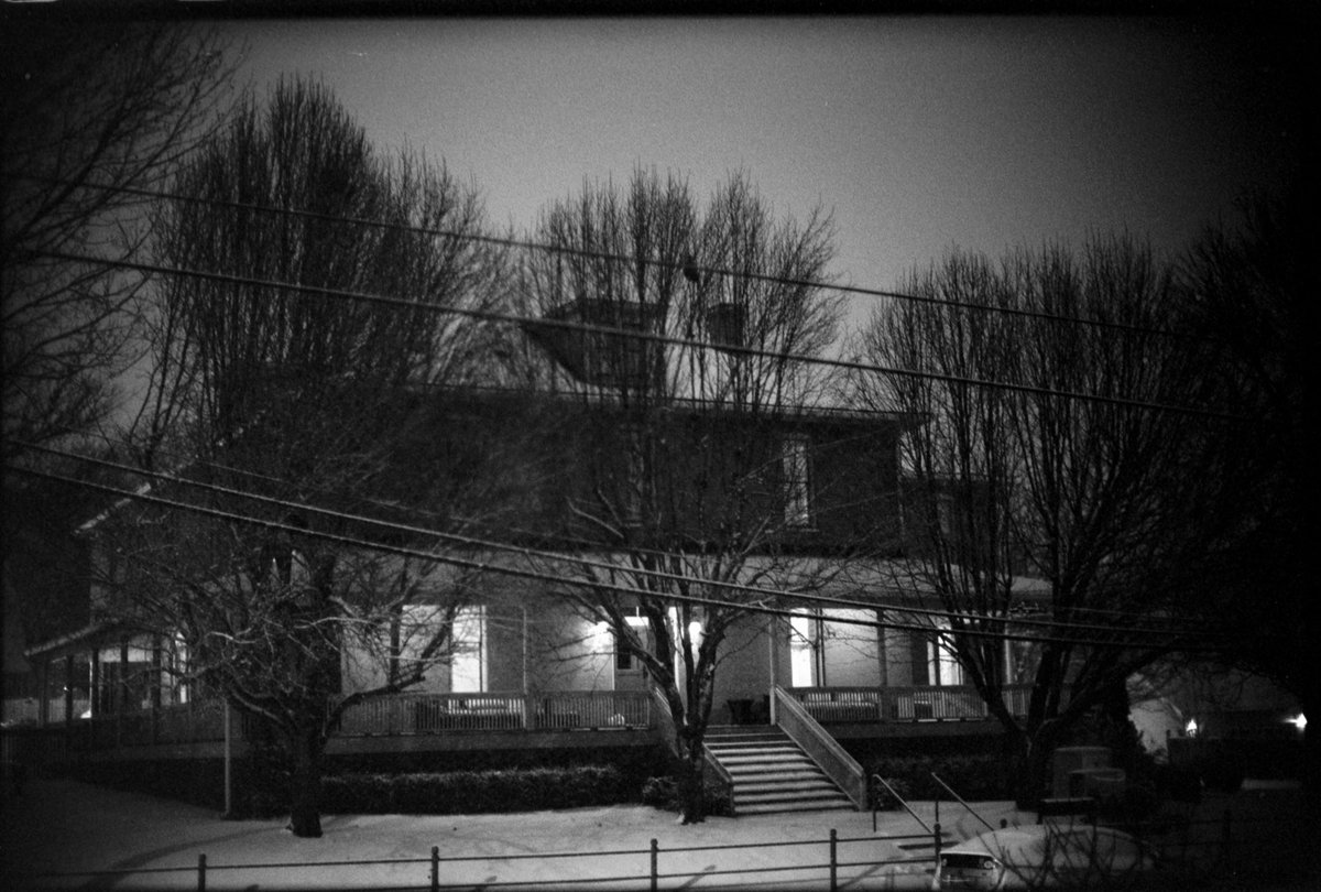 Night Light. 👻
-
📷 Leica M7
🎞 Ilford HP5
⏲ Dev/Scan @thirdmanphotostudio 
-
#leica #leicam6 #leicam7 #leicaphotography #leicasociety #leicacamera #leicaworld #leicaphoto #ilfordfilm #ilford #ilfordphoto #ilfordhp5 #filmisnotdead #bestoftheroll #theanalogclub #nashville