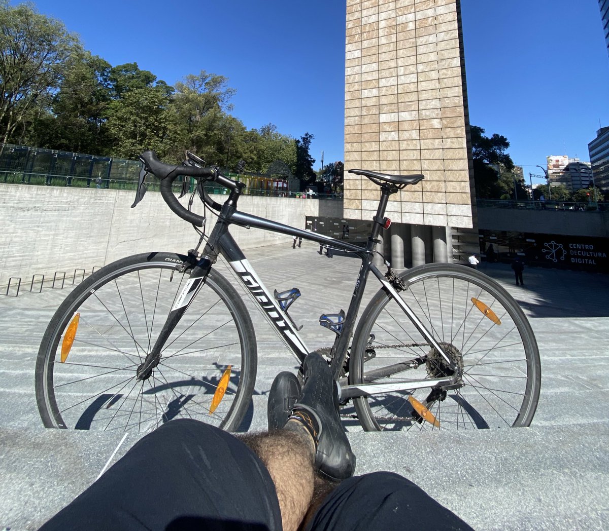 Se acaban de tomar mi bici, una Giant Contend 3 (2019), en la colonia Nápoles; por si alguien ve a alguien vendiéndola!!!! (Y sí, si estaba bien asegurada con dos candados)