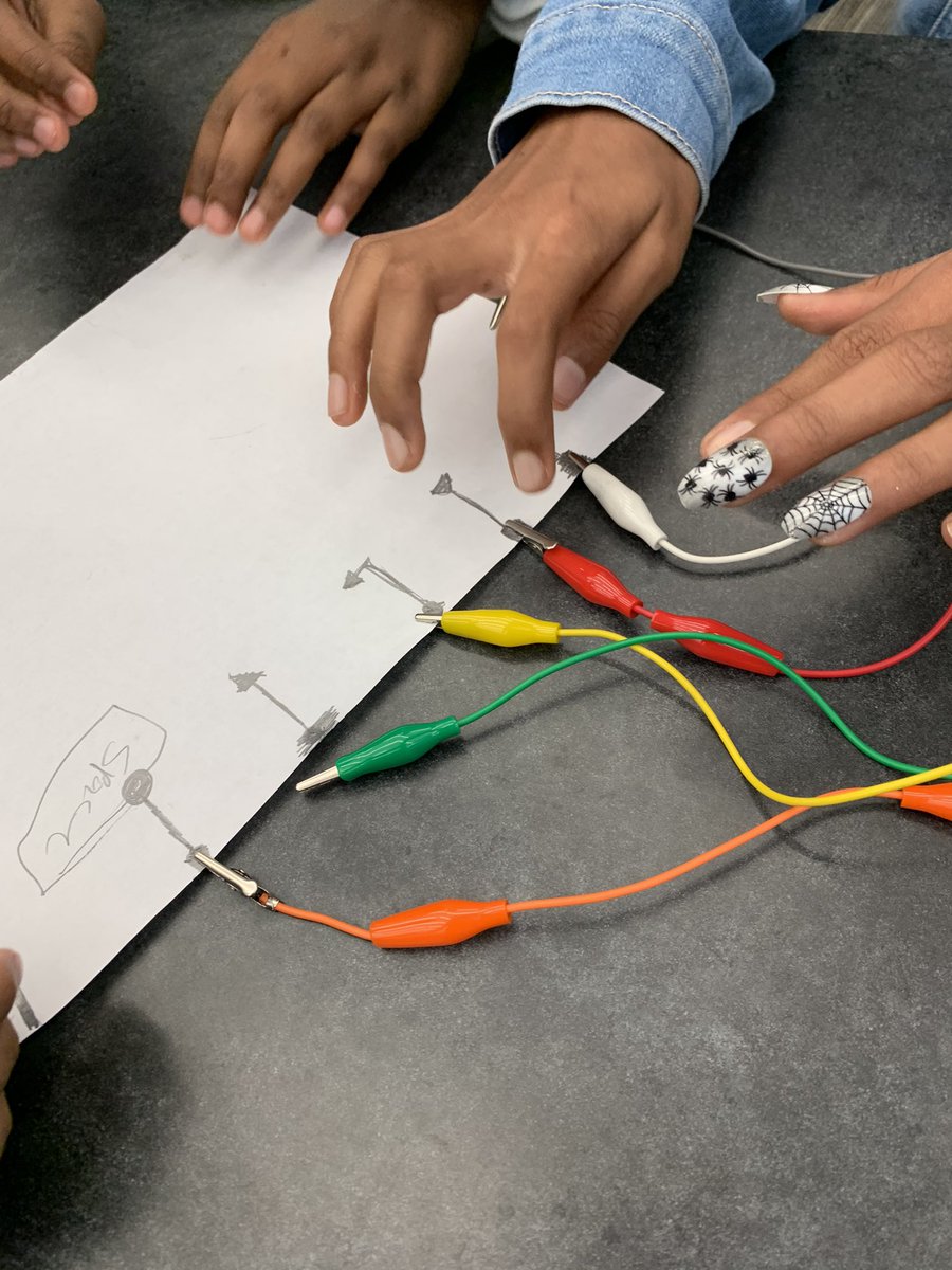 TollingerT's tweet image. Wrapped up our electricity unit with some hands-on circuit building in 5th grade! I love working with @RiddleReads! She always makes my day!❤️ @RiddleElem @ci_elem @mcleodl #inquirylearning #FisdElemSci