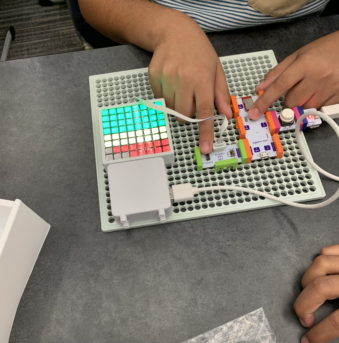 TollingerT's tweet image. Wrapped up our electricity unit with some hands-on circuit building in 5th grade! I love working with @RiddleReads! She always makes my day!❤️ @RiddleElem @ci_elem @mcleodl #inquirylearning #FisdElemSci